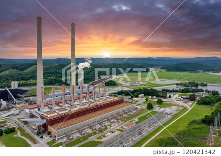 Thermal power plant burning coal fossil fuel for production of electrical energy. Kingston power station in Roane County, Tennessee 120421342