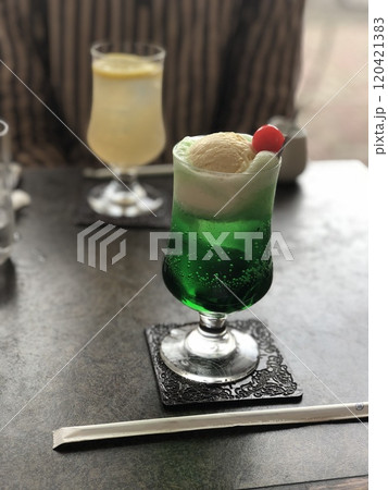 クリームソーダとレモンスカッシュ 120421383