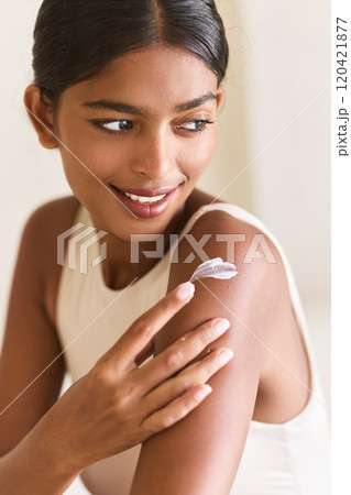 Woman Applying Moisturizing Cream for Smooth and Healthy Skin 120421877