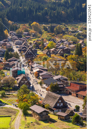 《岐阜県》秋の白川郷・紅葉の合掌造り集落 《岐阜県》秋の白川郷・紅葉の合掌造り集落 120422041