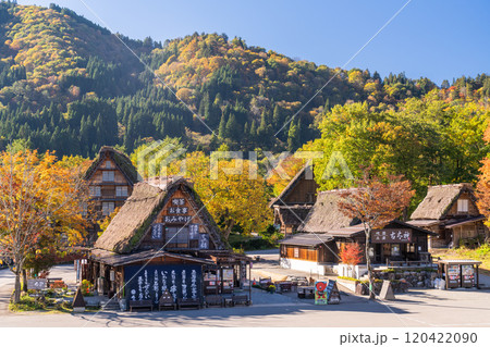《岐阜県》秋の白川郷・紅葉の合掌造り集落 《岐阜県》秋の白川郷・紅葉の合掌造り集落 120422090
