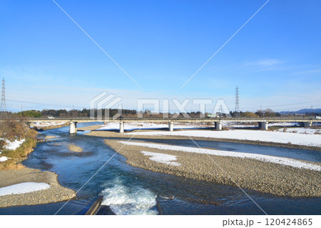 JR東日本磐越西線の馬下駅から新津駅までの車窓風景(2022年12月) JR東日本磐越西線の馬下駅から新津駅までの車窓風景(2022年12月) 120424865