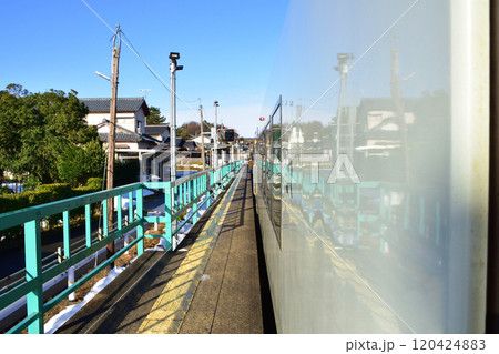 JR東日本磐越西線の馬下駅から新津駅までの車窓風景(2022年12月) 120424883