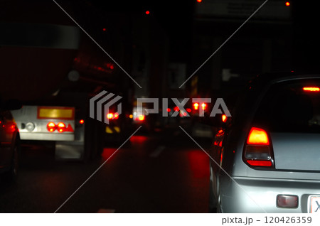 Waiting cars 120426359