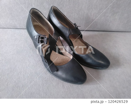 Elegant Black Leather Womens Shoes with a Stylish Strap and Buckle for Formal Occasions and Events 120426529