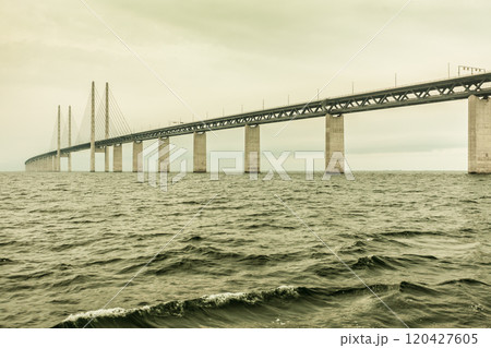 the oresund bridge between denmark and sweden the oresund bridge between denmark and sweden 120427605
