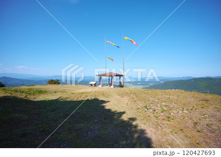 有子山城跡の山頂 120427693