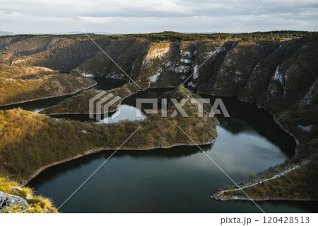 Breathtaking panorama of winding rivers and hills in a tranquil valley during early morning light Breathtaking panorama of winding rivers and hills in a tranquil valley during early morning light 120428513