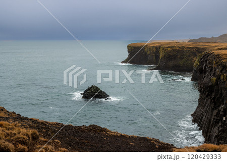 Rocky coast of the Atlantic ocean, west Iceland 120429333