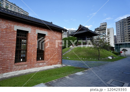 西本願寺広場・樹心会館（台湾・台北市万華区） 120429393