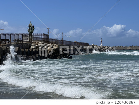 Beach and groyne on the Mediterranean Sea, at Rethymno in northern Crete, Greece. 120430867
