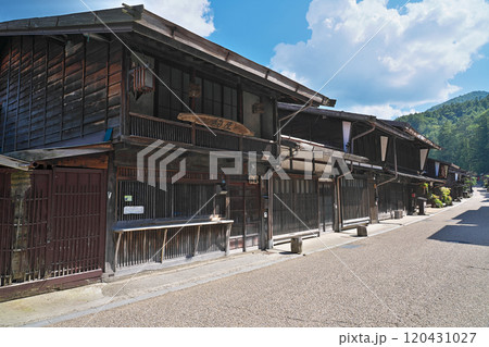 【奈良井宿の町並み】 長野県塩尻市奈良井 【奈良井宿の町並み】 長野県塩尻市奈良井 120431027