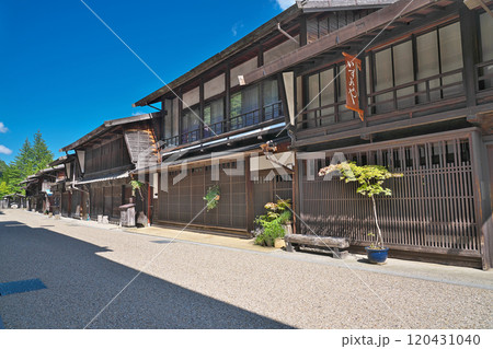 【奈良井宿の町並み】 長野県塩尻市奈良井 120431040