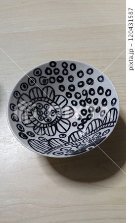 茶碗に落書き 120431587