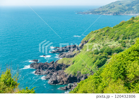 大桟橋　だいさんきょう　火山活動と波がつくりだした高さ約10mの天然の石橋　遊覧船からの眺めがおスス 120432806