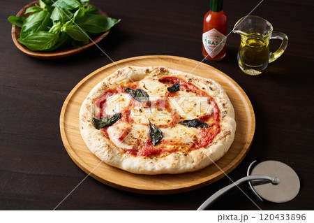 焼きたてのマルゲリータ 焼きたてのマルゲリータ 120433896