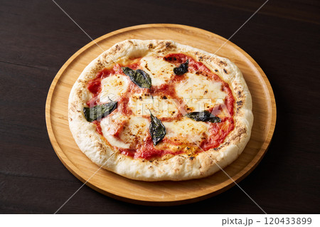 焼きたてのマルゲリータ 焼きたてのマルゲリータ 120433899