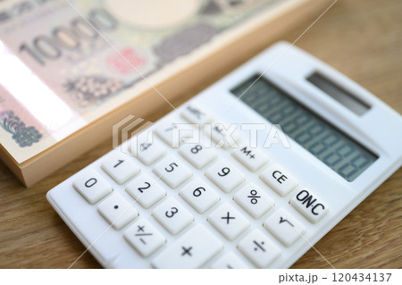 電卓とお金 電卓とお金 120434137