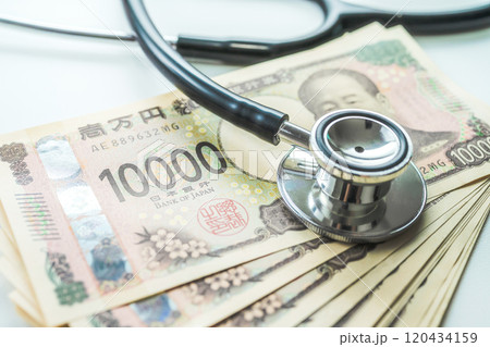医療とお金 120434159