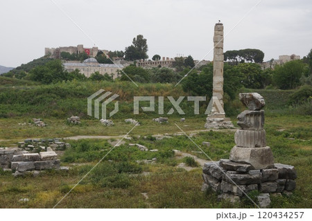 トルコ イズミル付近 エフェソスのアルテミス神殿遺跡群 トルコ イズミル付近 エフェソスのアルテミス神殿遺跡群 120434257