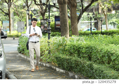 Asian Busimess People 120435279