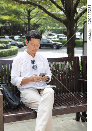 Asian Busimess People 120435281