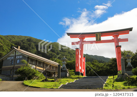 山形　出羽三山　湯殿山神社　大鳥居 120437315