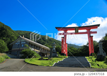 山形 出羽三山 湯殿山神社 大鳥居 山形 出羽三山 湯殿山神社 大鳥居 120437318