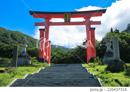 山形　出羽三山　湯殿山神社　大鳥居 120437319