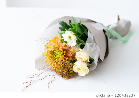 シックな秋色の花束 シックな秋色の花束 120438237