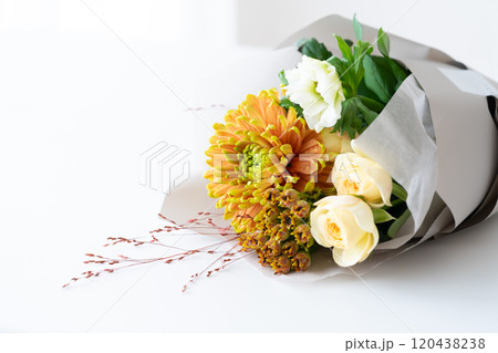 シックな秋色の花束 120438238