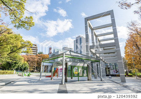 愛知県名古屋市 晴天の名古屋市美術館 愛知県名古屋市 晴天の名古屋市美術館 120439392