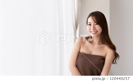可愛くてセクシーな若い女性のポートレート。 120440257