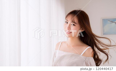 可愛くてセクシーな若い女性のポートレート。 120440417