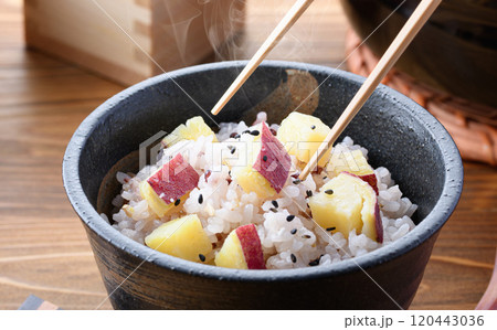 雑穀米のさつまいもご飯 120443036