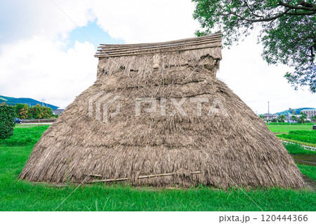 縄文時代と弥生時代の前後関係を初めて明らかにした橋牟礼川遺跡(鹿児島県指宿市) 縄文時代と弥生時代の前後関係を初めて明らかにした橋牟礼川遺跡(鹿児島県指宿市) 120444366