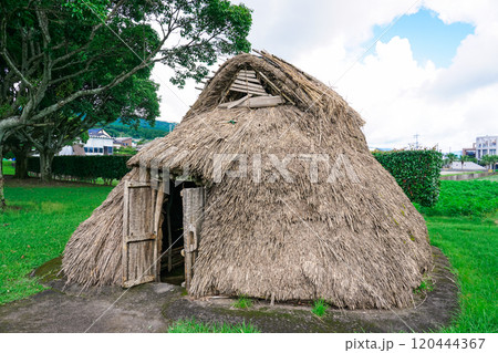 縄文時代と弥生時代の前後関係を初めて明らかにした橋牟礼川遺跡（鹿児島県指宿市） 120444367