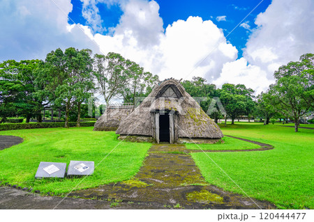 縄文時代と弥生時代の前後関係を初めて明らかにした橋牟礼川遺跡（鹿児島県指宿市） 120444477