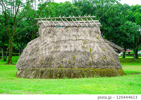 縄文時代と弥生時代の前後関係を初めて明らかにした橋牟礼川遺跡（鹿児島県指宿市） 120444613