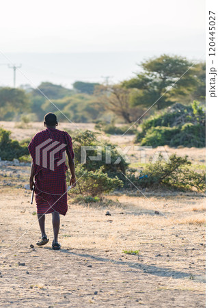 タンザニアのマサイ族の村 タンザニアのマサイ族の村 120445027