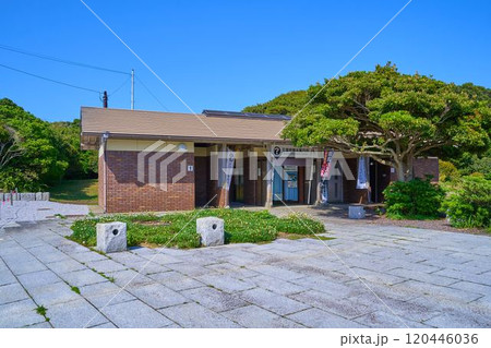 高知県土佐清水市の足摺岬観光案内所を見る 120446036