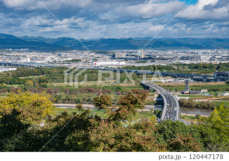 男山展望台から京都北山方面の景観 京都府八幡市 男山展望台から京都北山方面の景観 京都府八幡市 120447178