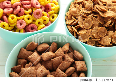 Variety of cereals in blue bowls, quick breakfast background. 120447674