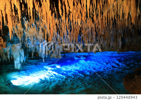 【沖縄県】晴天の おきなわワールド文化王国の玉泉洞 120448943