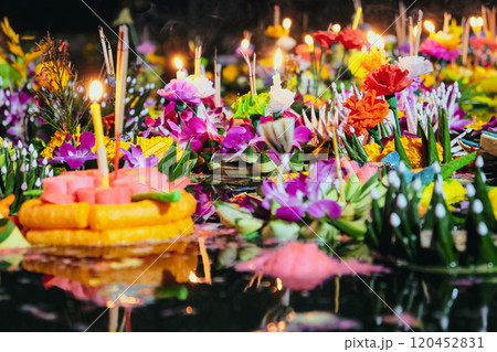 Loi Krathong festival 120452831