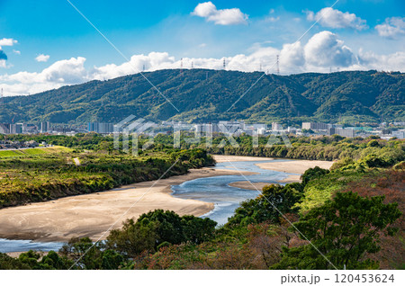 さくらであい館展望台から木津川の眺め 京都府八幡市 さくらであい館展望台から木津川の眺め 京都府八幡市 120453624