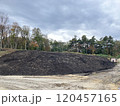 山の中に盛られた黒土 120457165