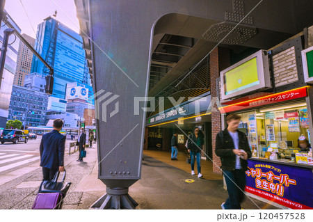 日本の東京都市景観 キャリーオーバー発生中!!…新橋駅銀座口チャンスセンターなどを望む=11月9日 日本の東京都市景観 キャリーオーバー発生中!!…新橋駅銀座口チャンスセンターなどを望む=11月9日 120457528