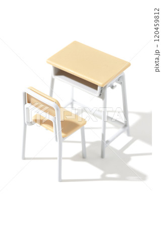 机と椅子を白背景で撮影 120459812