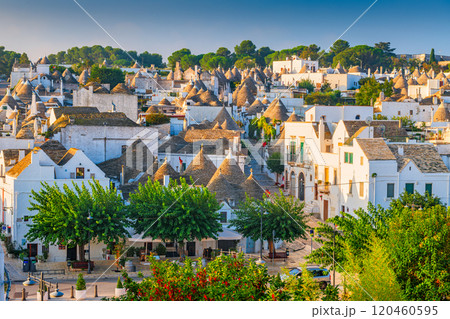 Alberobello, Italy With Traditional Trulli Houses Alberobello, Italy With Traditional Trulli Houses 120460595